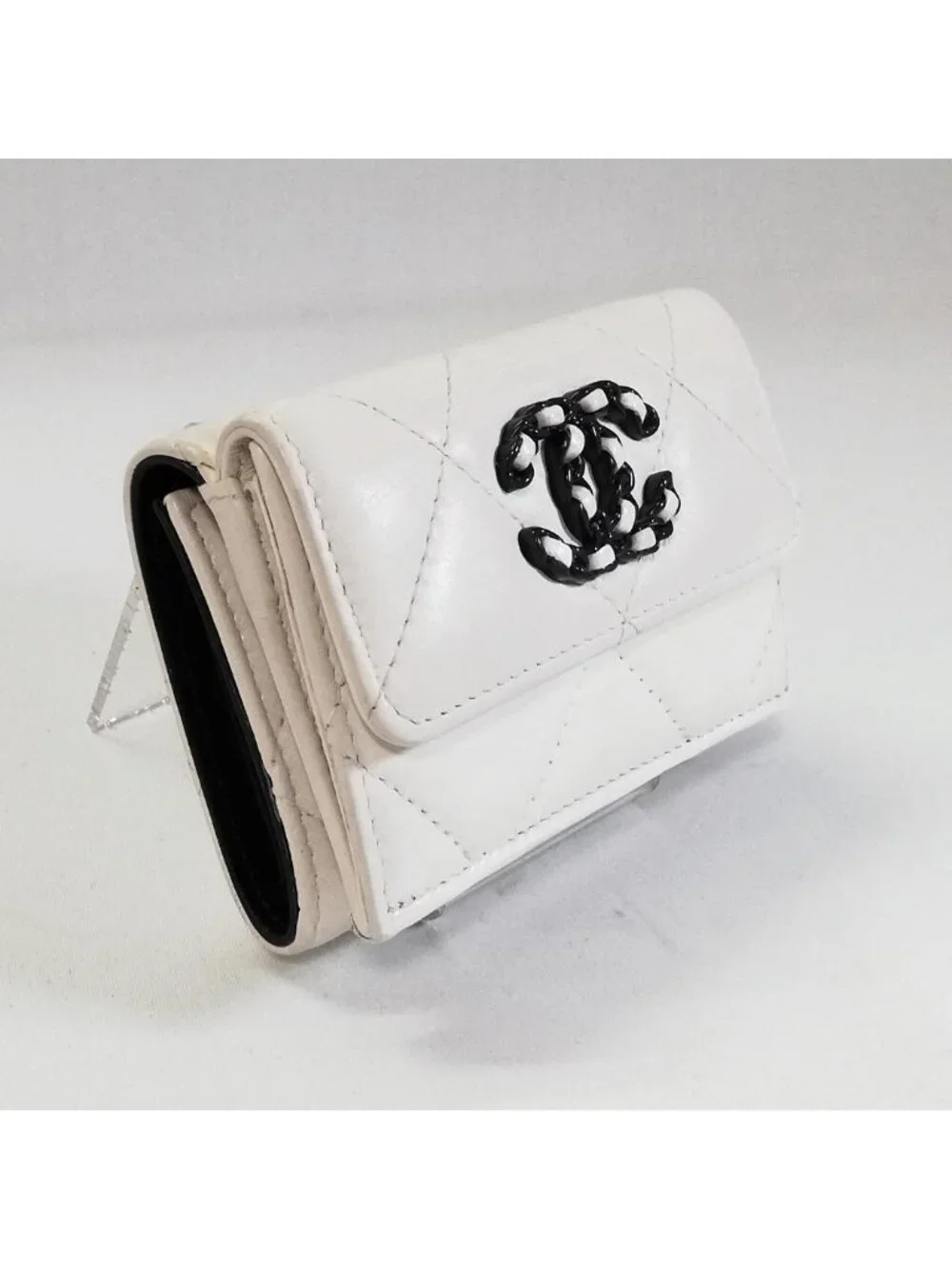 Chanel 19 Trifold Wallet Dizeneuf White